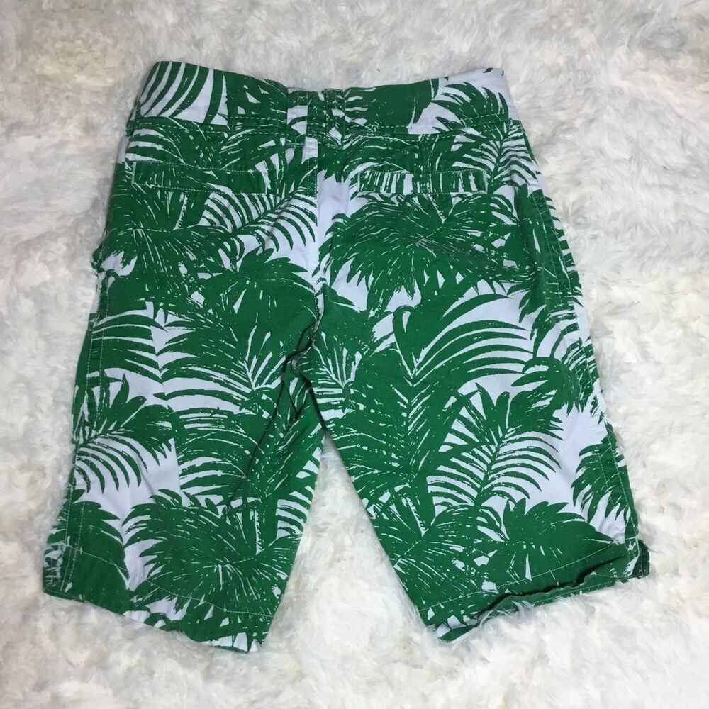 Green white shorts leaf pattern summer beach 100% cotton 6 waist 32” vacation